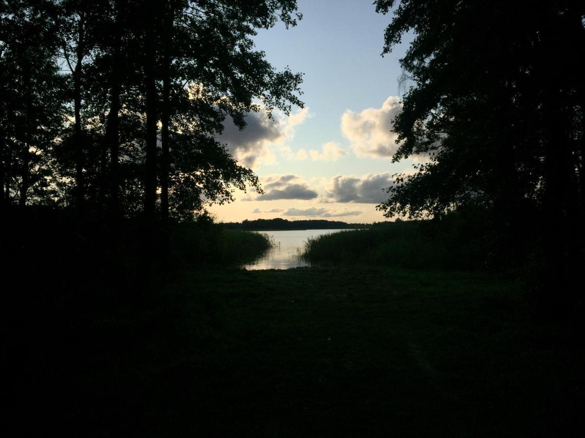 Domek Nad Jeziorem Otalzyno Pomieczyno Экстерьер фото